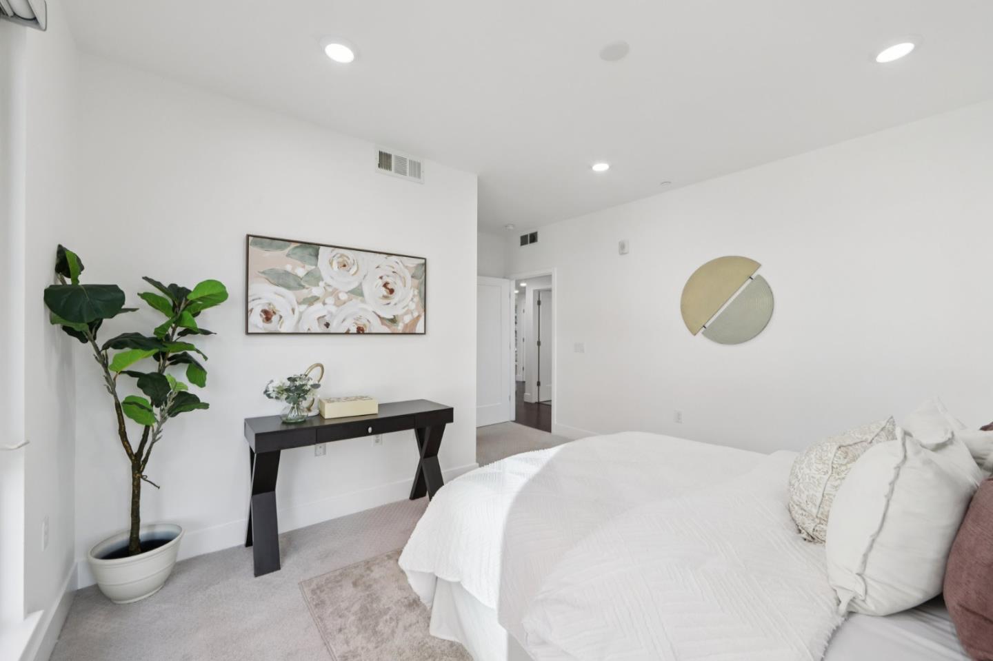 390 Riesling Avenue, Unit 21 Milpitas, CA 95035 - Photo 20 of 48 a bedroom with a bed and a potted plant