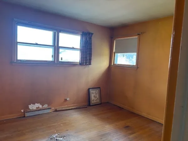 $425,000 | 411 Woodvale Avenue, Deerfield, IL 60015