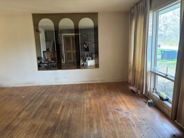 $425,000 | 411 Woodvale Avenue, Deerfield, IL 60015