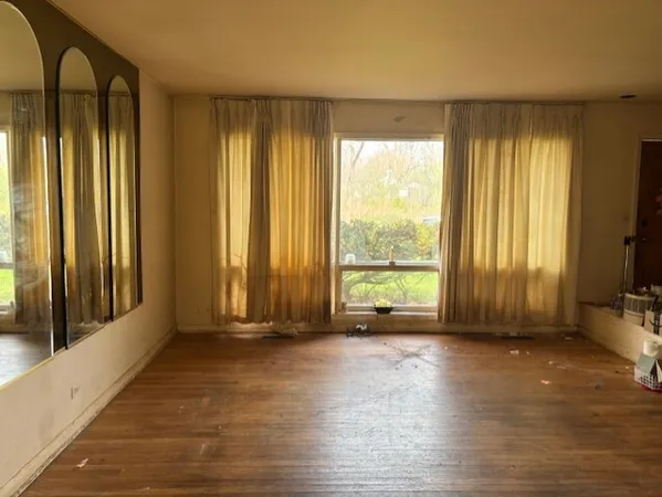 $425,000 | 411 Woodvale Avenue, Deerfield, IL 60015