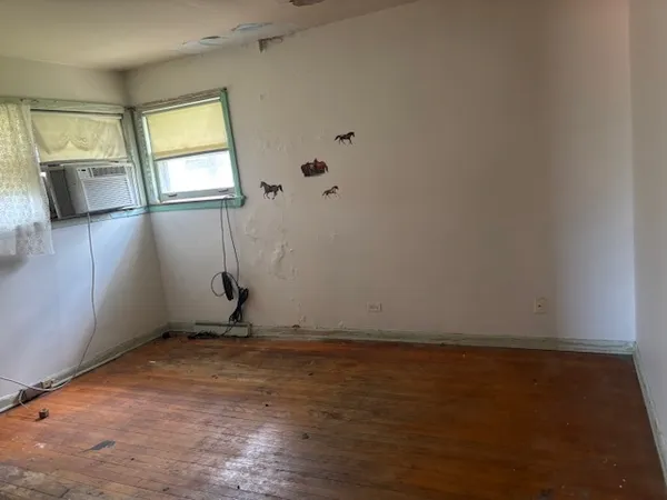 $425,000 | 411 Woodvale Avenue, Deerfield, IL 60015