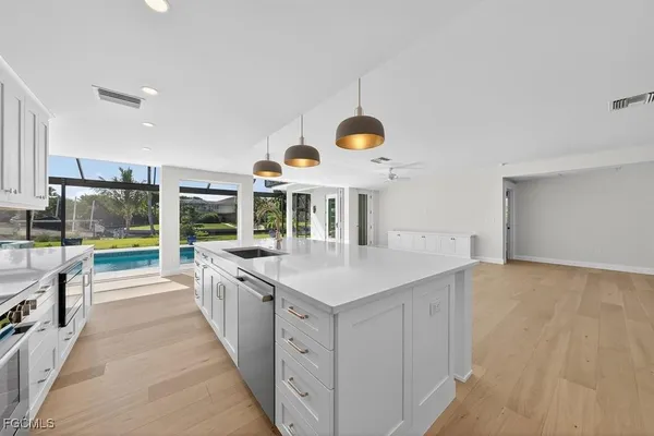 $2,750,000 | 924 Kings Crown Drive, Sanibel, FL 33957