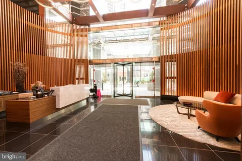 $1,100,000 | 50 South 16th Street, Unit 4210, Philadelphia, PA 19103
