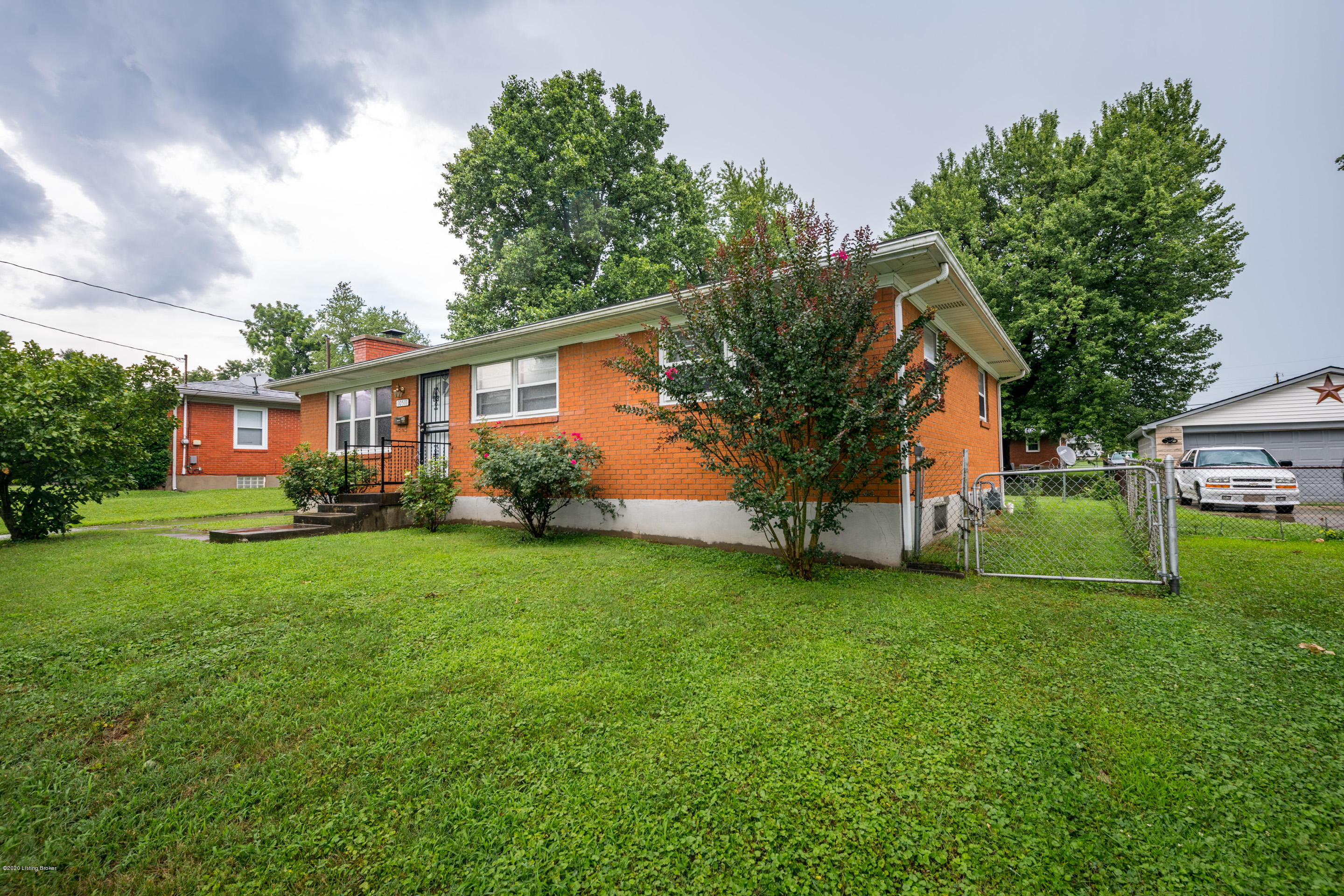 10511 Torrington Road Louisville, KY 40272 - Photo 3 of 23 DHI-2