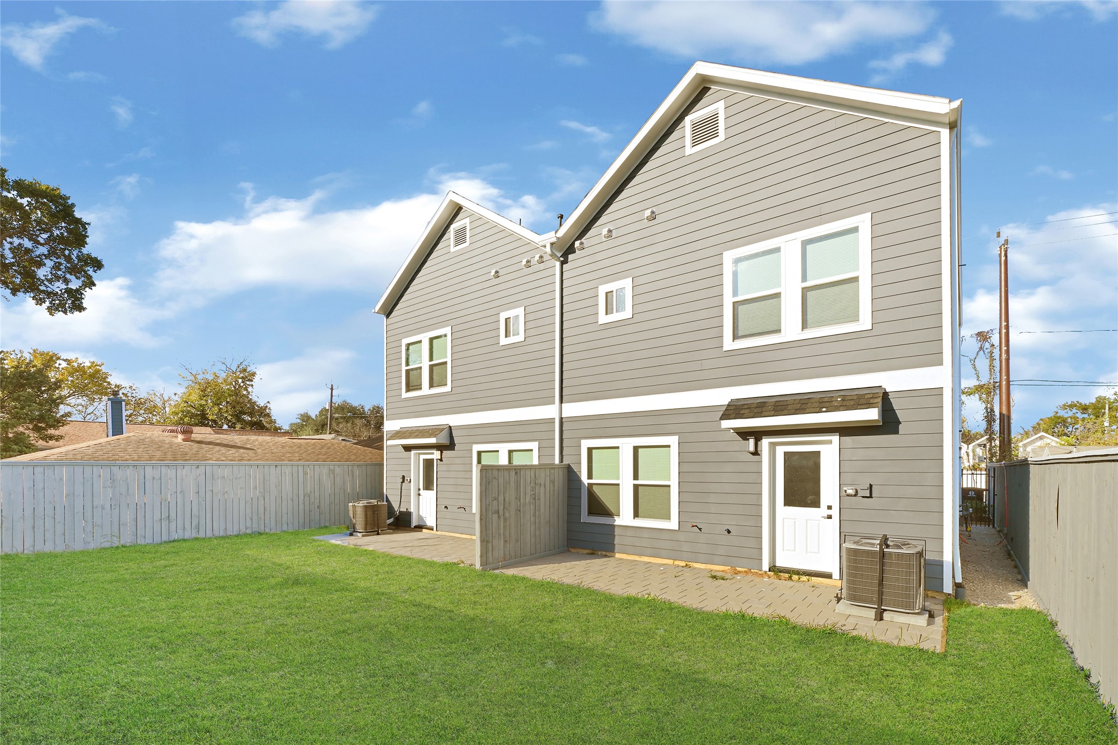 3834 Mt Pleasant Street Houston, TX 77021 - Photo 33 of 33 front view of a house with a yard