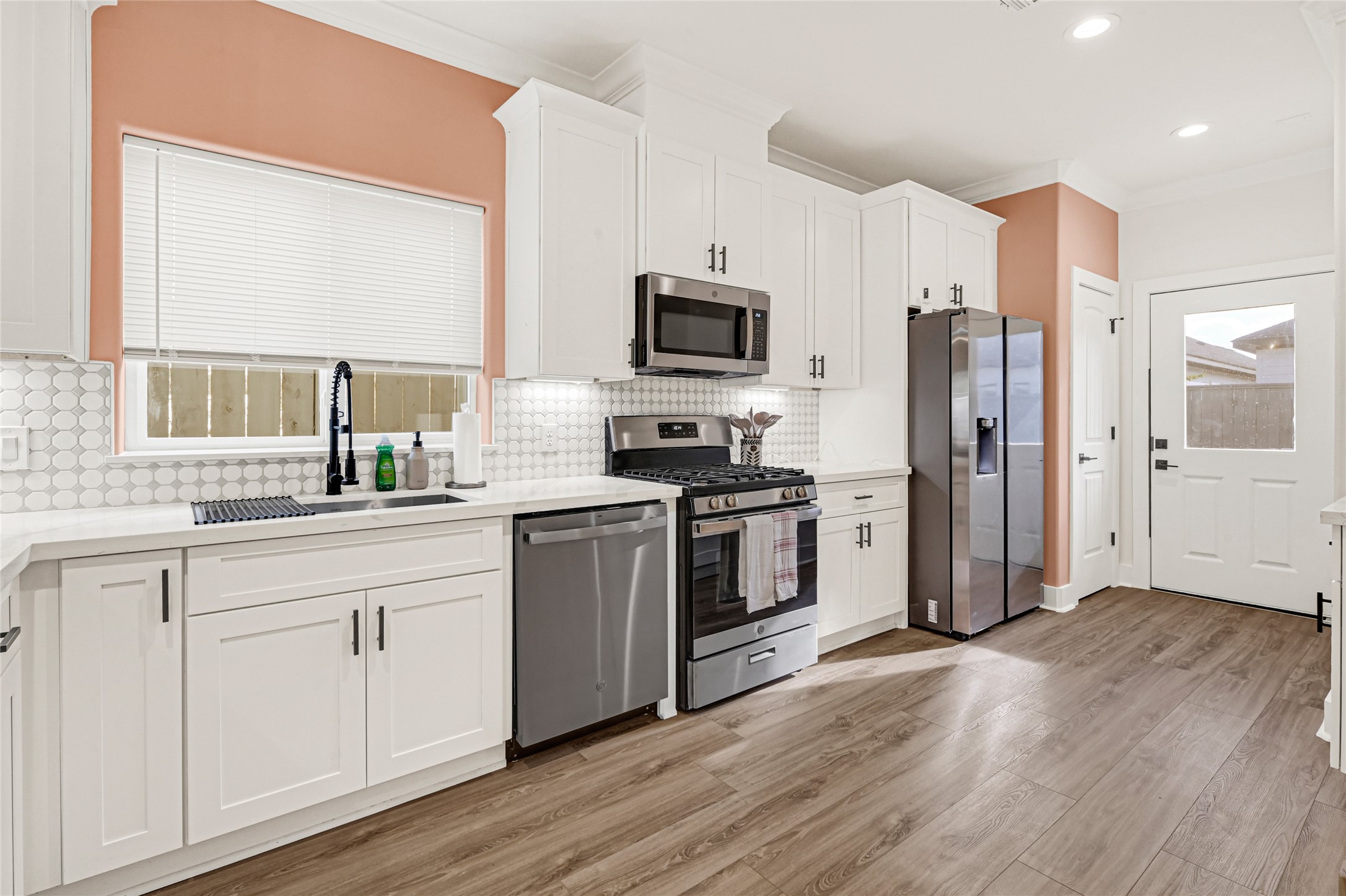 3834 Mt Pleasant Street Houston, TX 77021 - Photo 8 of 33 a kitchen with a refrigerator stove and sink