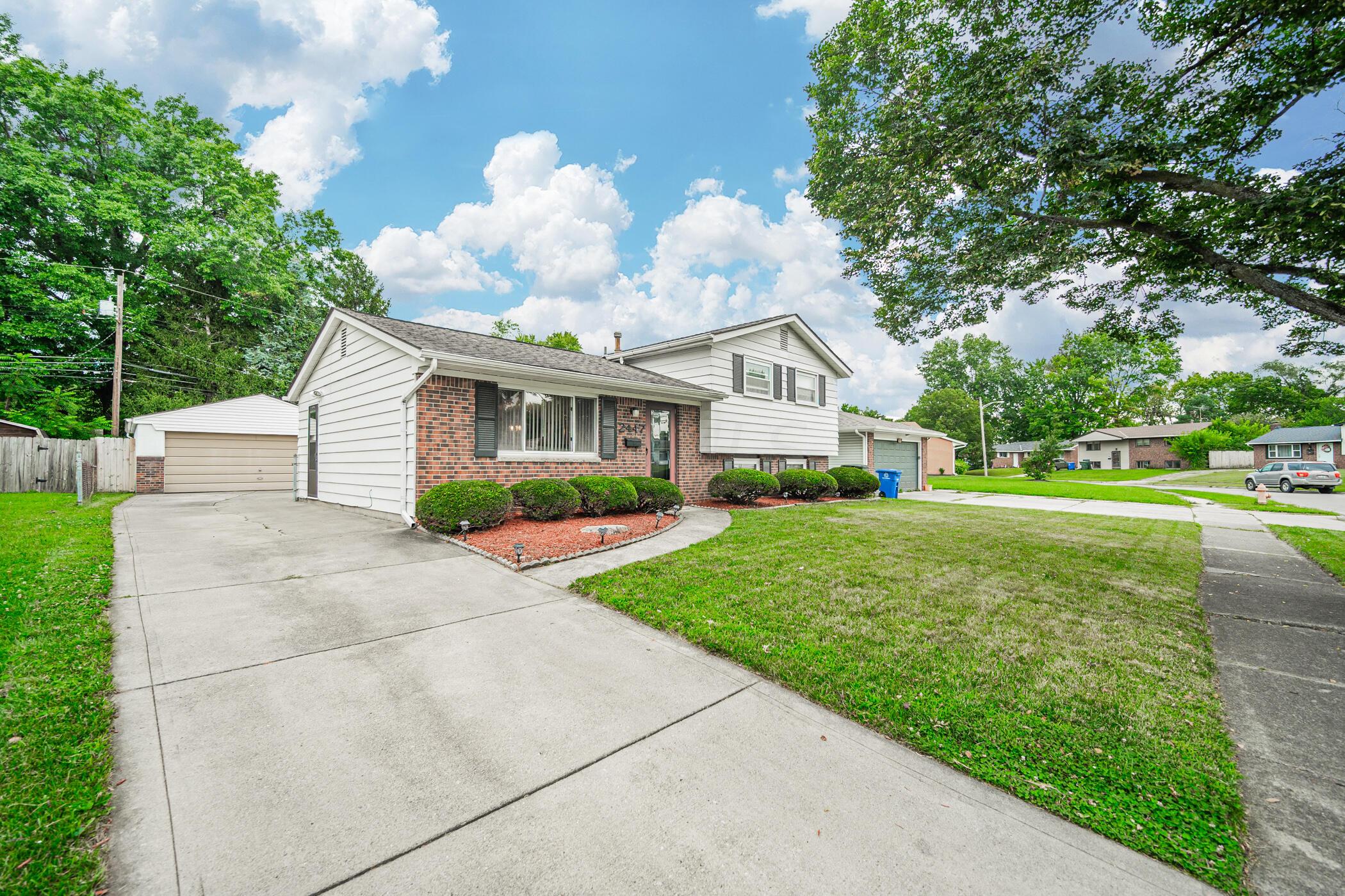 2447 Maybury Road Columbus, OH 43232 - Photo 3 of 55 2447 maybury 003