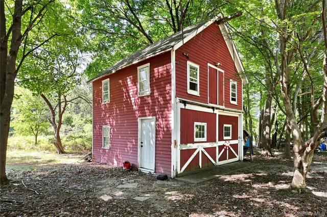 $499,000 | 4 Bellows Lane, Chestnut Ridge, NY 10952