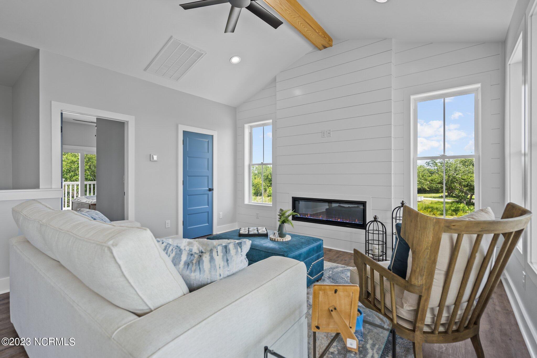 279 Little Kinston Road Surf City, NC 28445 - Photo 13 of 52 LIving Room