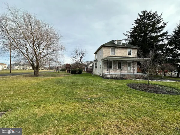 a view of a house with a big yard
