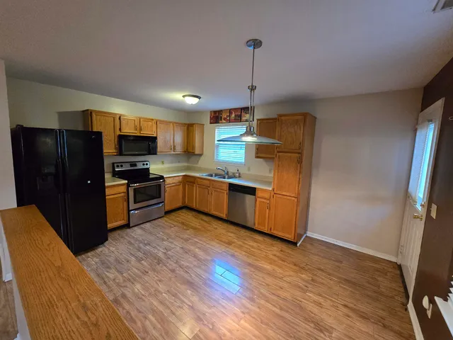 $1,900 | 235 Spring Forest Court, Fort Wayne, IN 46804