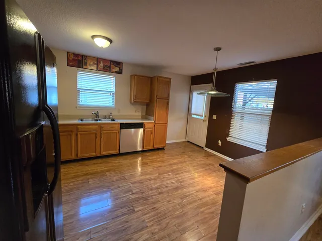 $1,900 | 235 Spring Forest Court, Fort Wayne, IN 46804