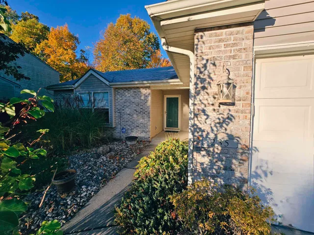 $1,900 | 235 Spring Forest Court, Fort Wayne, IN 46804