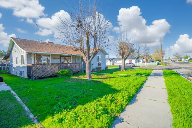 a view of a house with a back yard