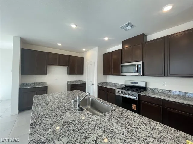 $2,300 | 4217 Zilker Pk Avenue, North Las Vegas, NV 89081