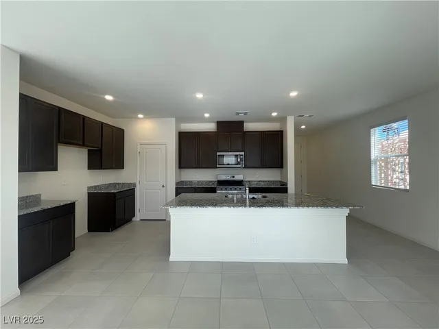 $2,300 | 4217 Zilker Pk Avenue, North Las Vegas, NV 89081