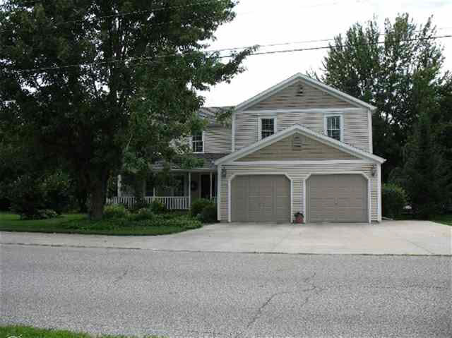 7935 East Cherokee Road Syracuse, IN 46567 - Photo 2 of 9 Gallery Image 2