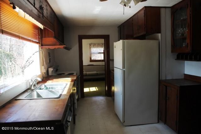 248 Gordons Corner Road Morganville, NJ 07751 - Photo 4 of 13 kitchen2.jpg