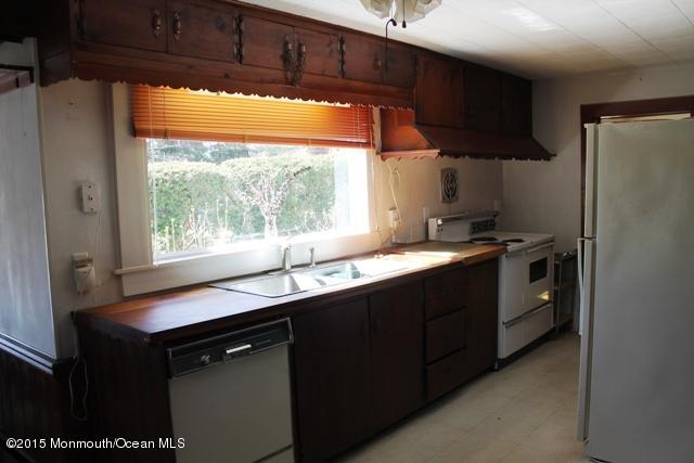 248 Gordons Corner Road Morganville, NJ 07751 - Photo 5 of 13 kitchen3.jpg