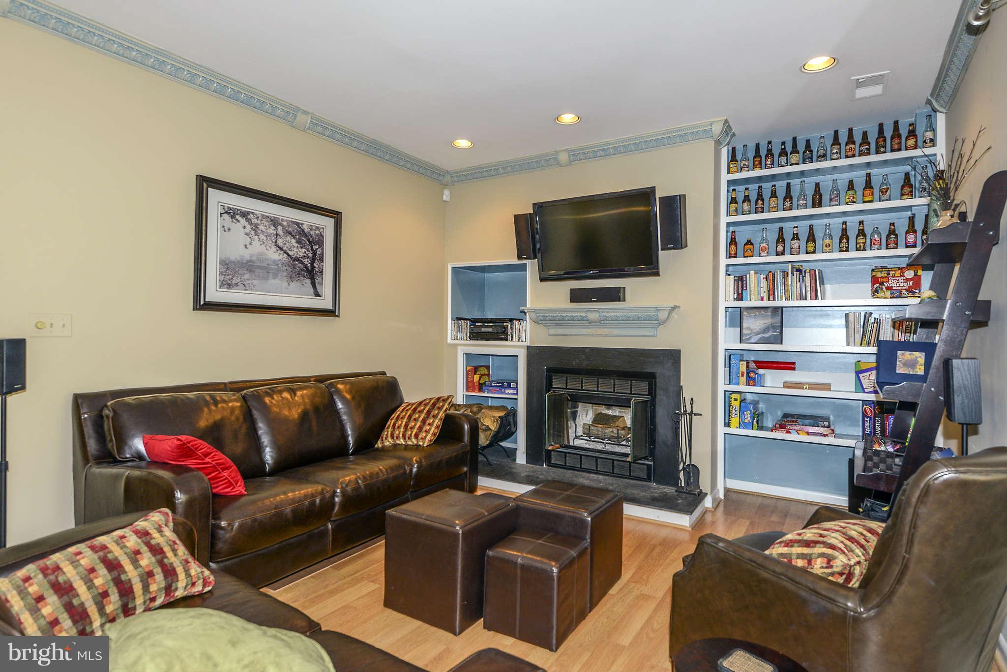 5518 Vantage Point Road Columbia, MD 21044 - Photo 3 of 17 Living Room