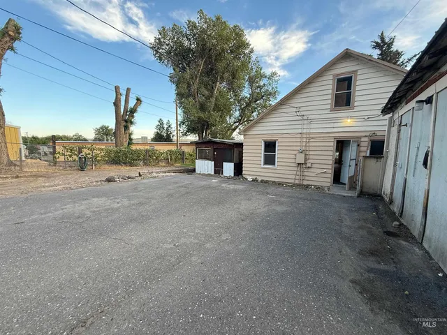 $249,900 | 444 East 4th Avenue, Glenns Ferry, ID 83623