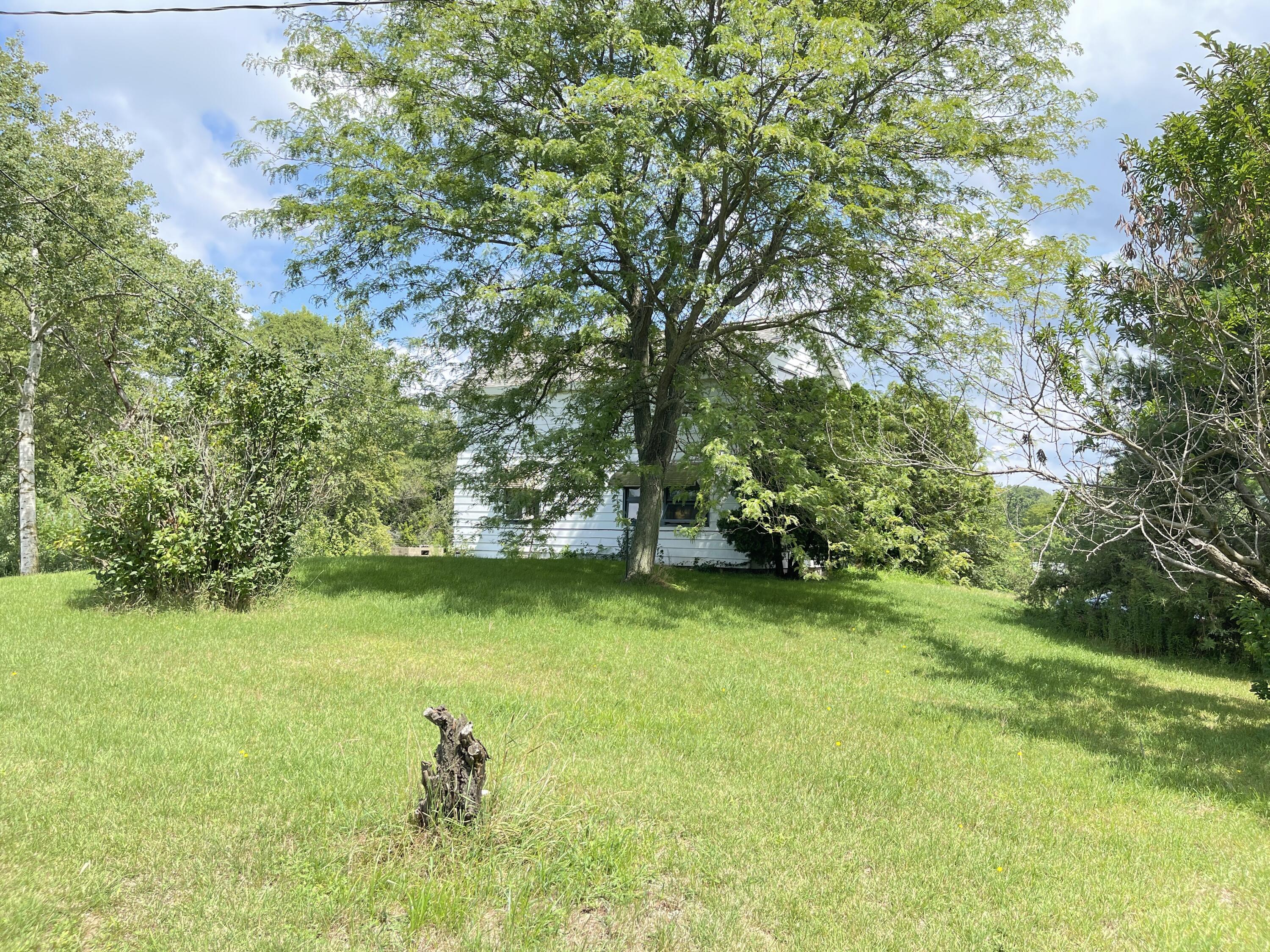 6787 Pine Road Benton Harbor, MI 49022 - Photo 7 of 15 Left Side