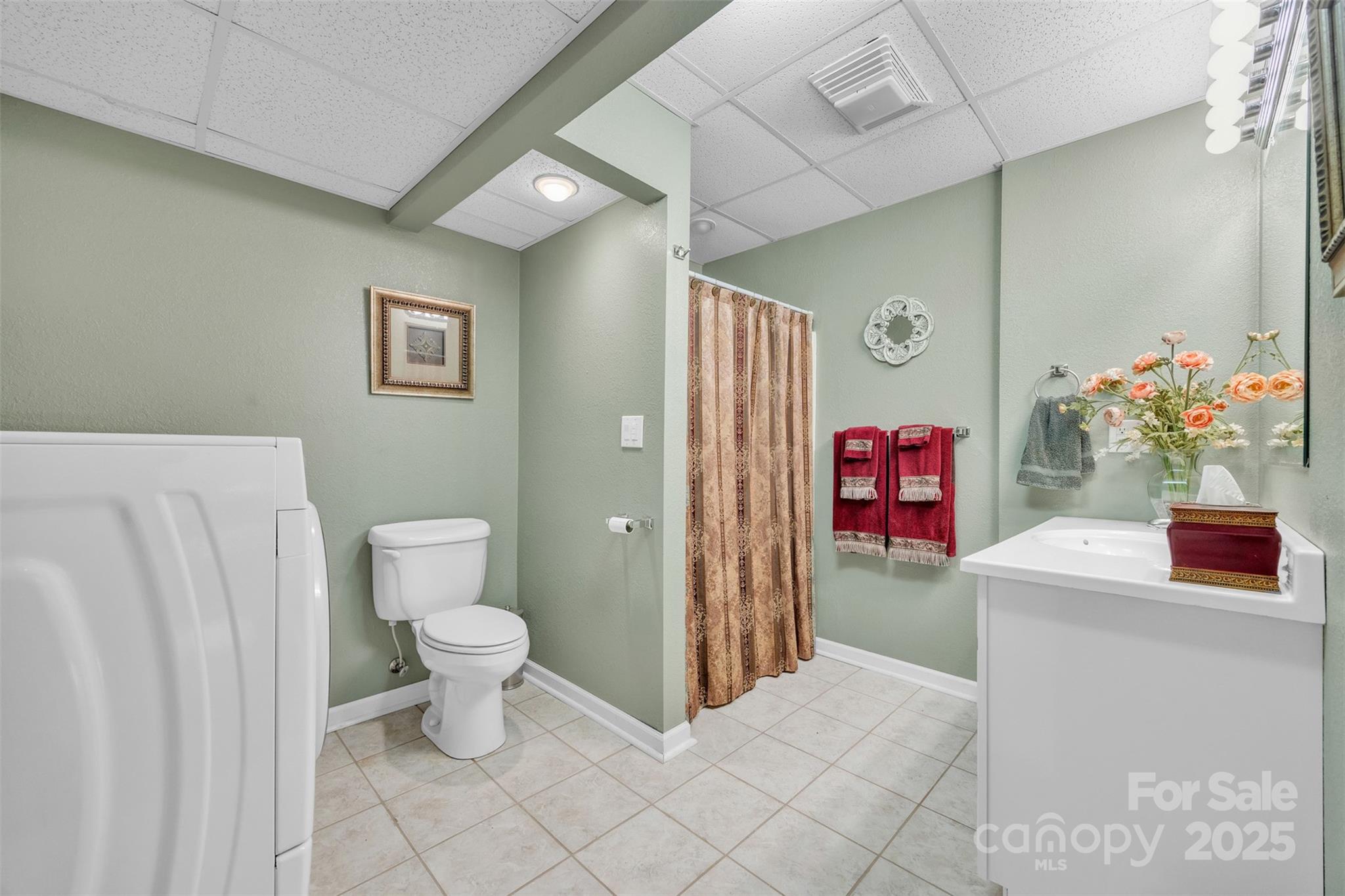 129 Renaissance Place Statesville, NC 28625 - Photo 37 of 43 a bathroom with a sink toilet and shower