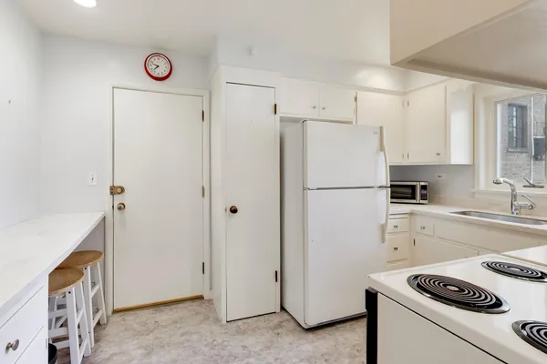 $260,000 | 2201 Central Street, Unit 1, Evanston, IL 60201