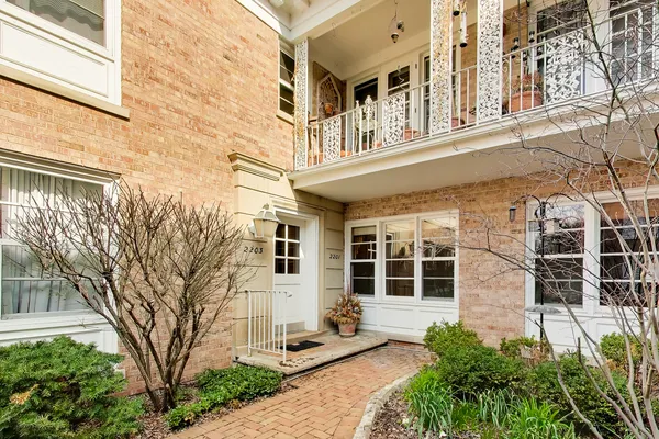 $260,000 | 2201 Central Street, Unit 1, Evanston, IL 60201