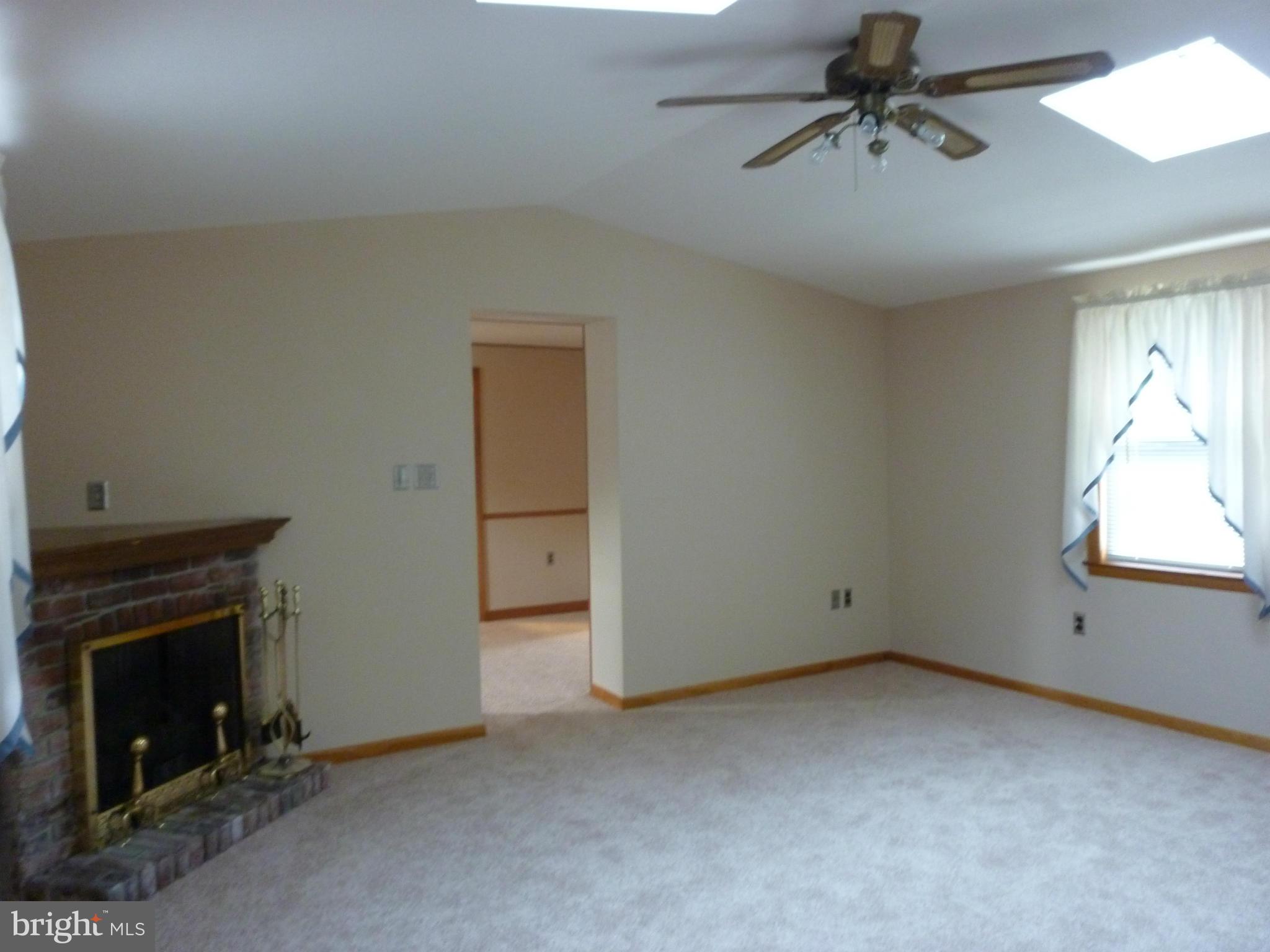 3670 Clarenell Road Baltimore, MD 21229 - Photo 2 of 29 Family Room