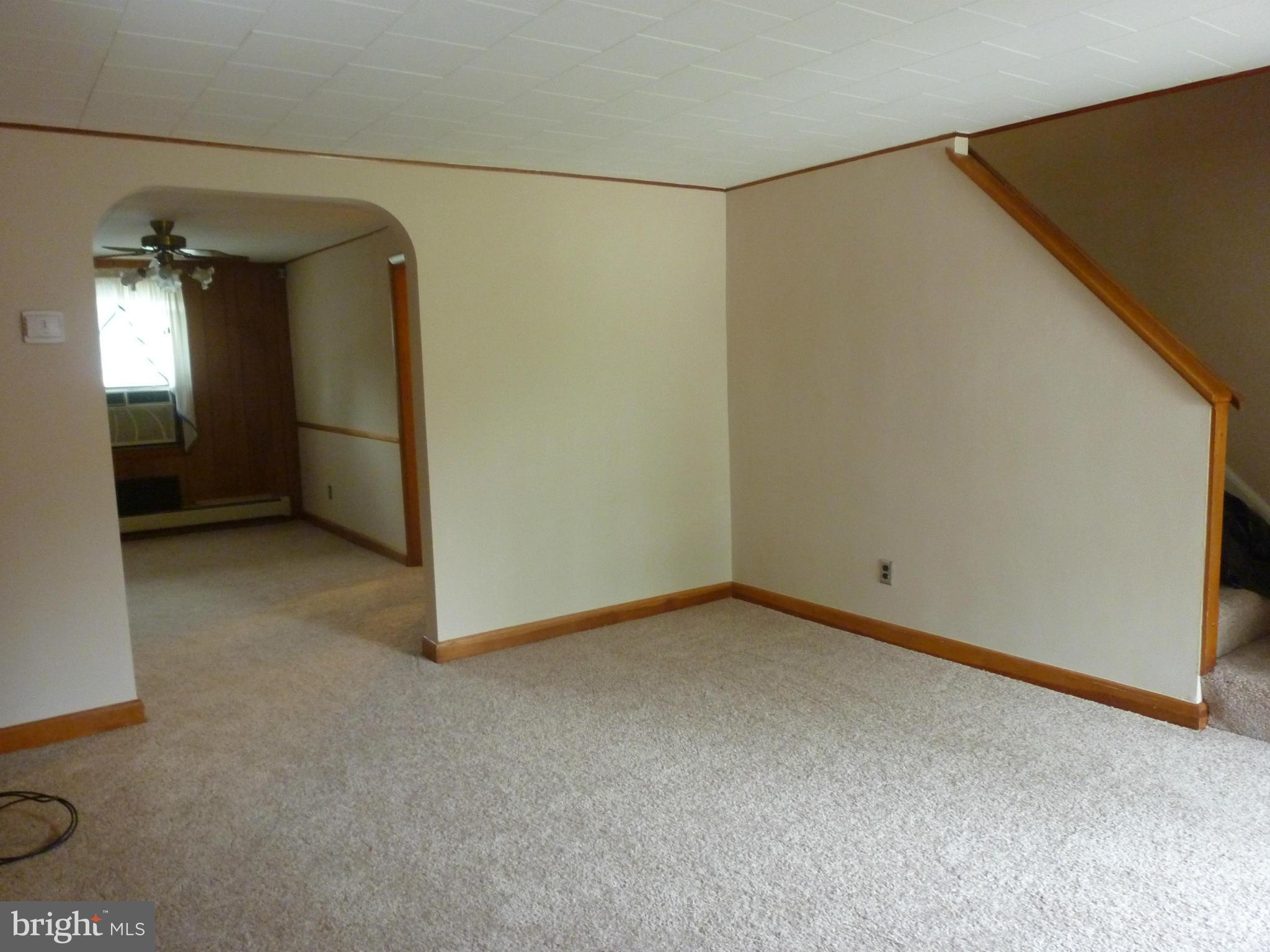 3670 Clarenell Road Baltimore, MD 21229 - Photo 14 of 29 Living Room