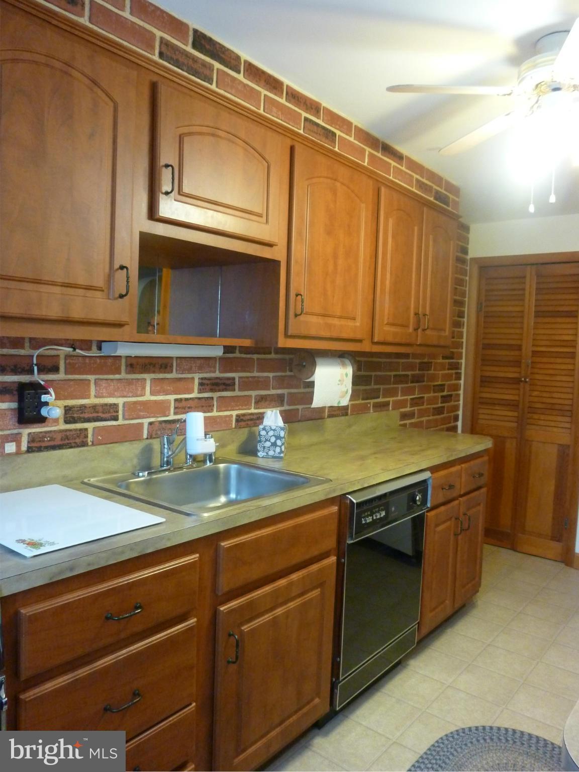 3670 Clarenell Road Baltimore, MD 21229 - Photo 3 of 29 Kitchen