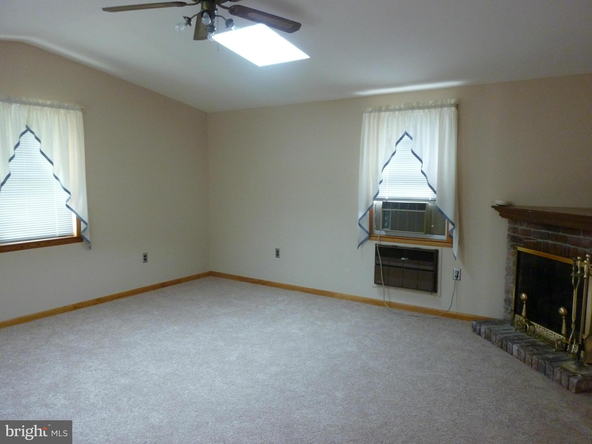 3670 Clarenell Road Baltimore, MD 21229 - Photo 8 of 29 Family Room