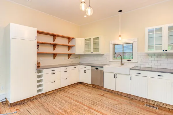 $2,800 | 510 Oakwood Avenue, Durham, NC 27701