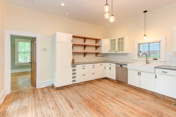 $2,800 | 510 Oakwood Avenue, Durham, NC 27701