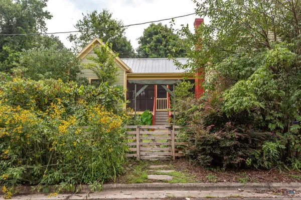 $2,800 | 510 Oakwood Avenue, Durham, NC 27701