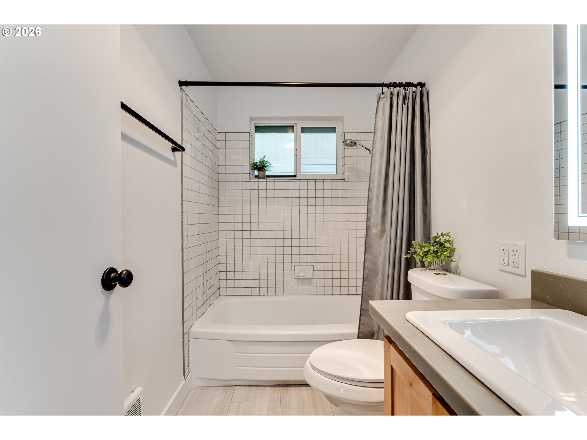 328 Dean Avenue Eugene, OR 97404 - Photo 21 of 25 Bathroom