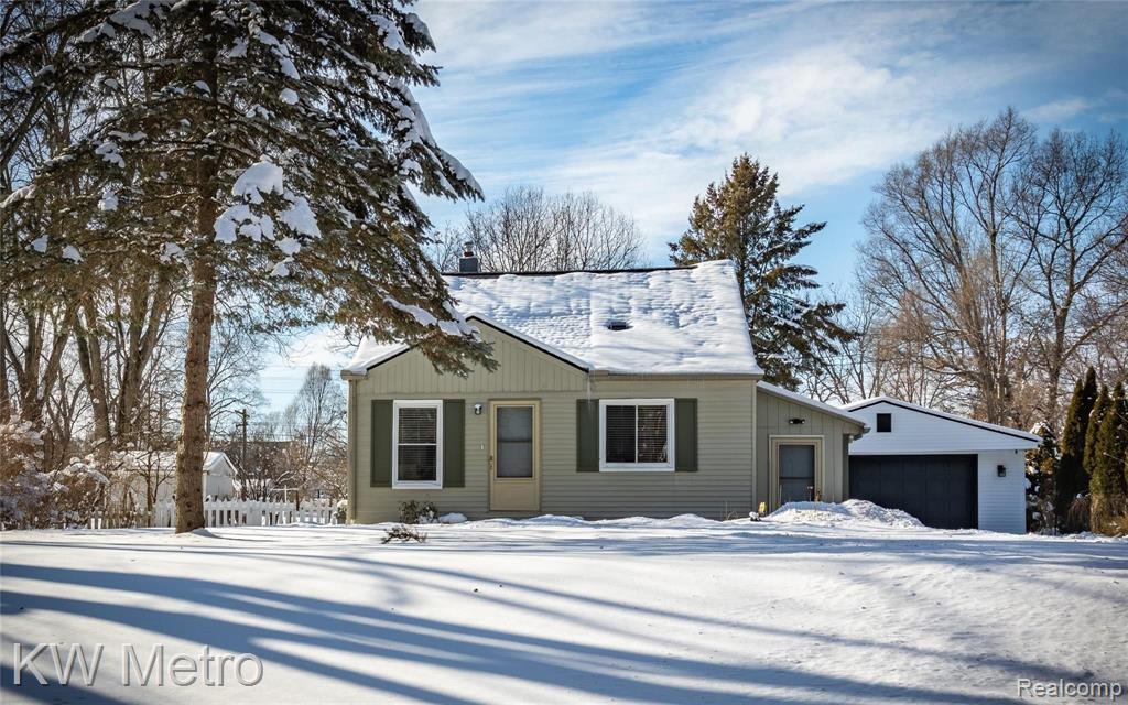 235 Eleanor Road Highland, MI 48356 - Photo 1 of 28