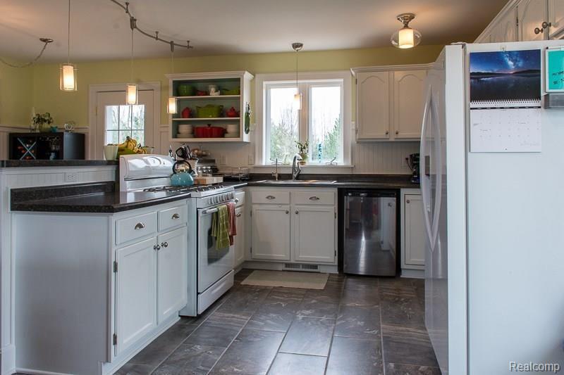5952 Lyons Road Imlay City, MI 48444 - Photo 16 of 34 Kitchen