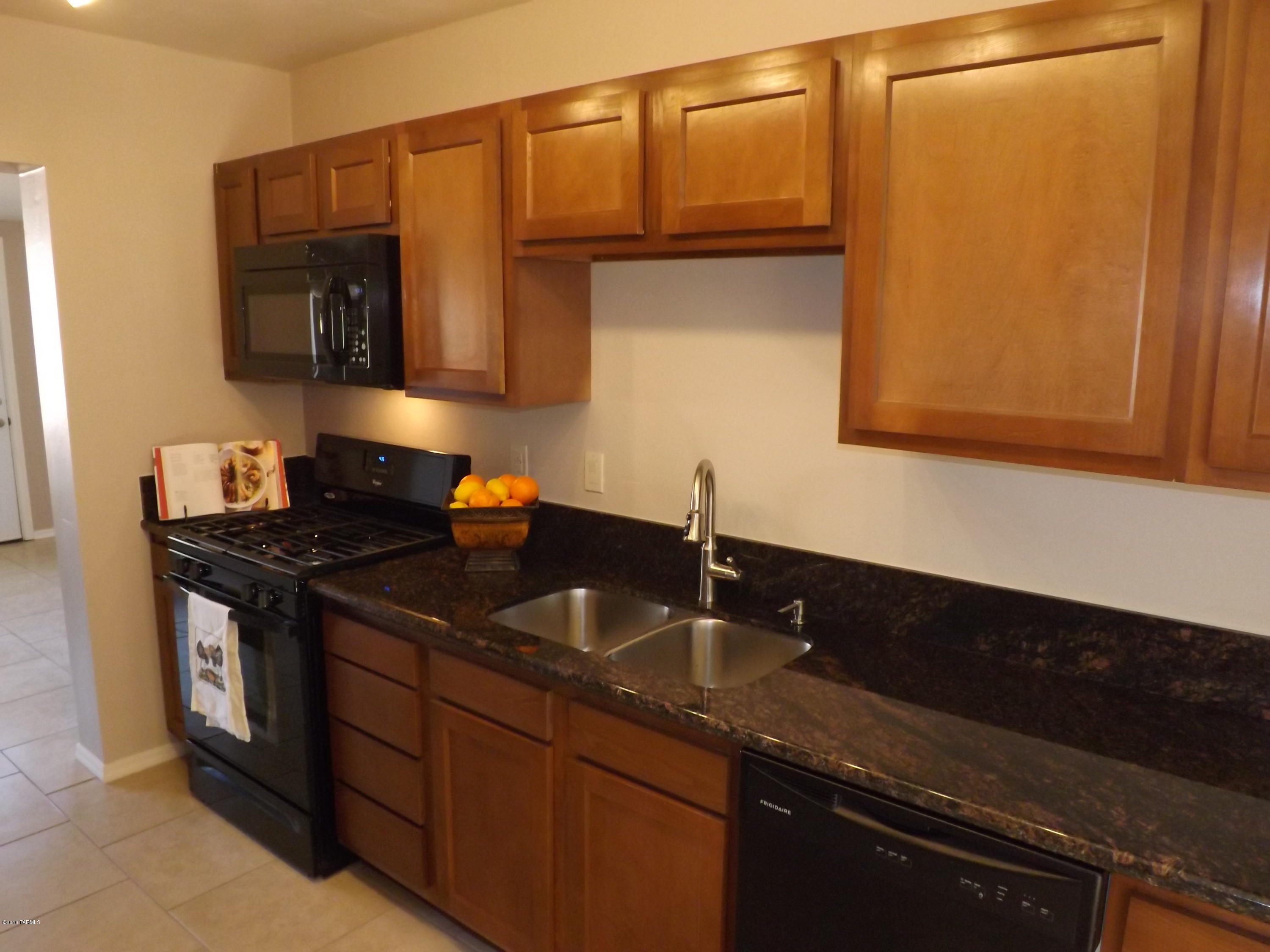 2235 South Miramonte Stravenue Tucson, AZ 85713 - Photo 7 of 34
