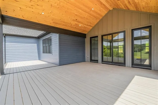 a view of a room with an empty space