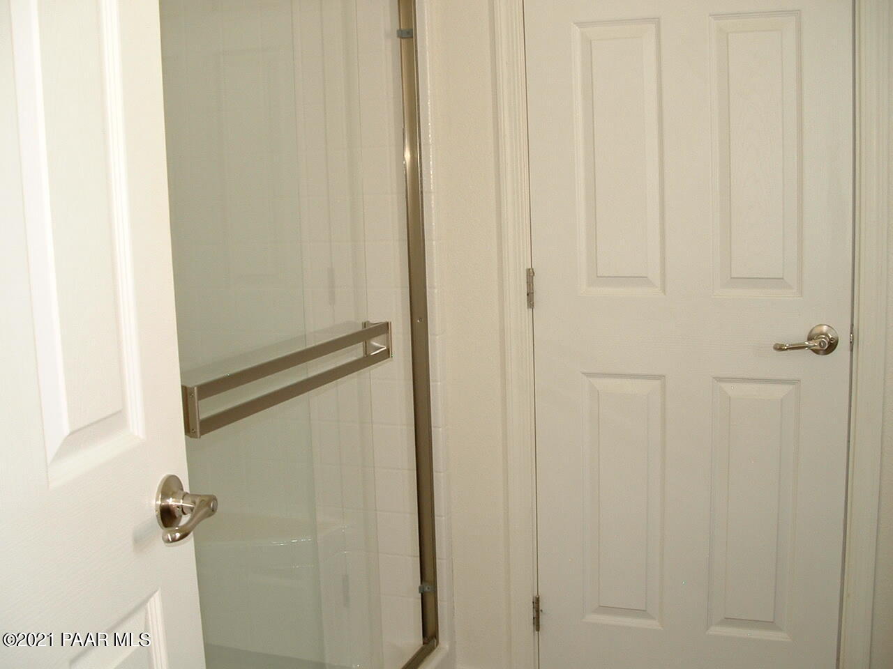 25 West Antelope Run Road Paulden, AZ 86334 - Photo 20 of 27 a bathroom with a shower