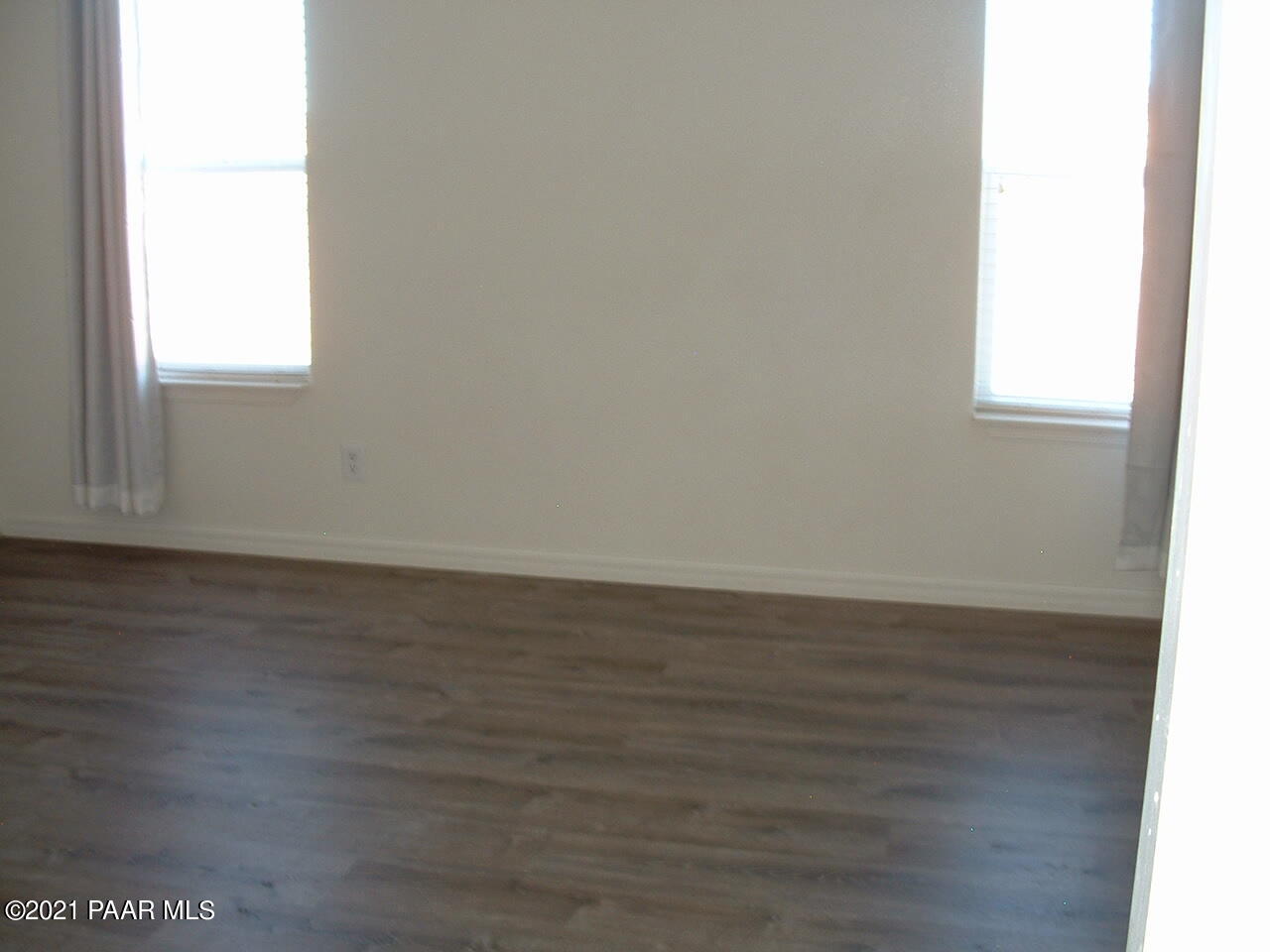 25 West Antelope Run Road Paulden, AZ 86334 - Photo 22 of 27 an empty room with wooden floor and windows