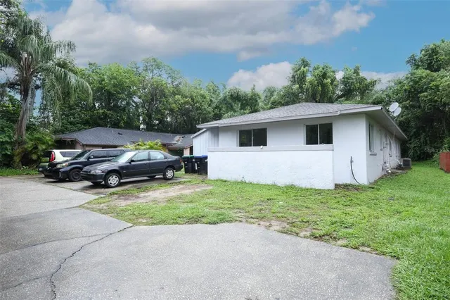 a car parked in front of white house