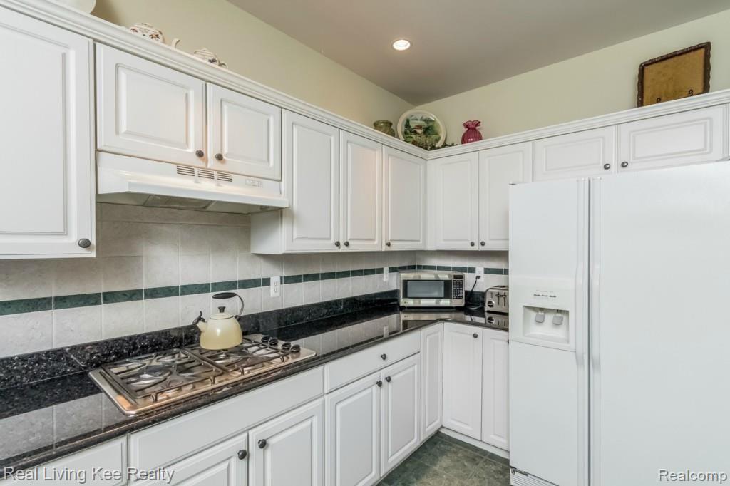 1777 Chase Drive Rochester, MI 48307 - Photo 15 of 53 014-1688887-medium.jpg