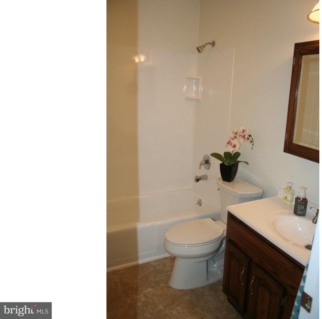 9 Carole Road Newark, DE 19713 - Photo 10 of 17 Bathroom
