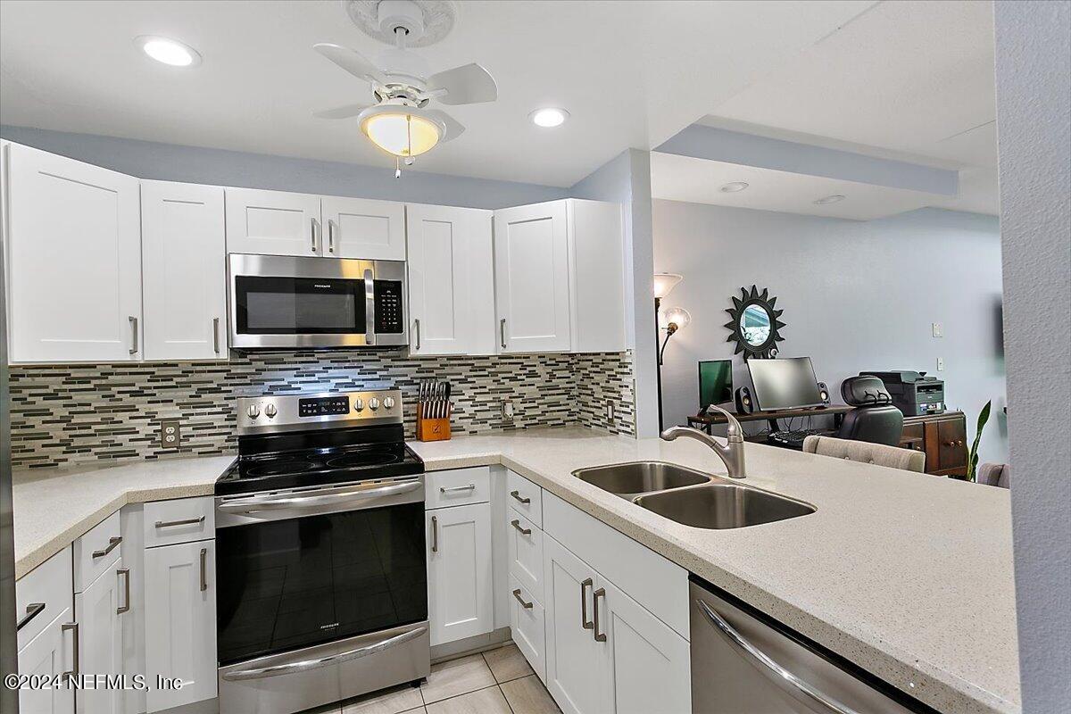 2990 Ravines Road, Unit 1425 Middleburg, FL 32068 - Photo 7 of 15 07-Kitchen