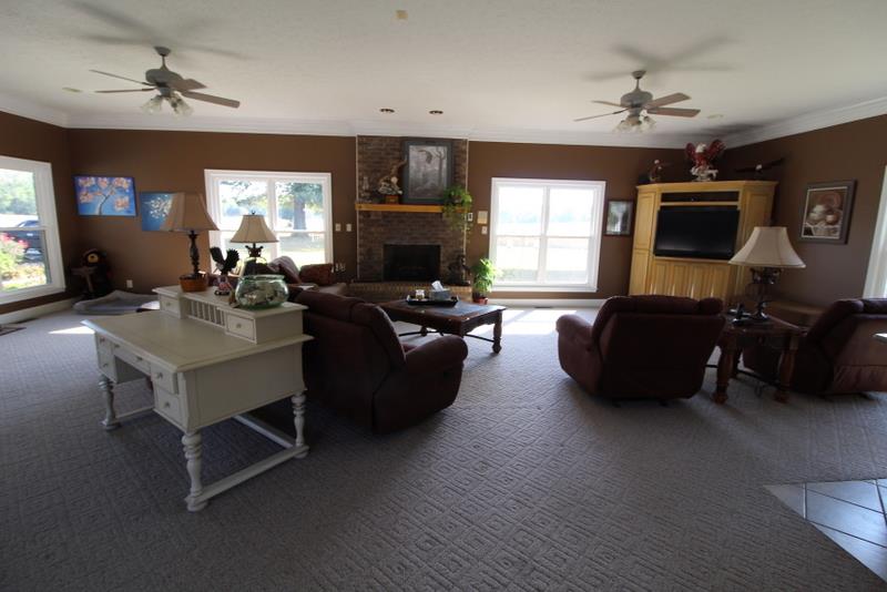 951 York Road Clarksville, TN 37042 - Photo 5 of 29 Great Room with real wood burning Fireplace converted to Gas