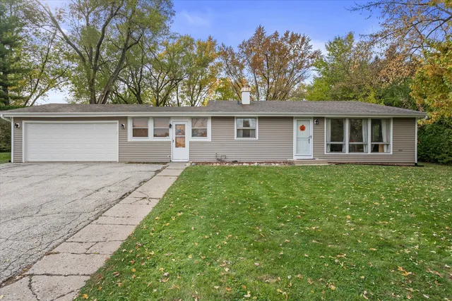 $319,900 | 26892 Iride Drive, Mundelein, IL 60060