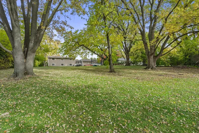 $319,900 | 26892 Iride Drive, Mundelein, IL 60060